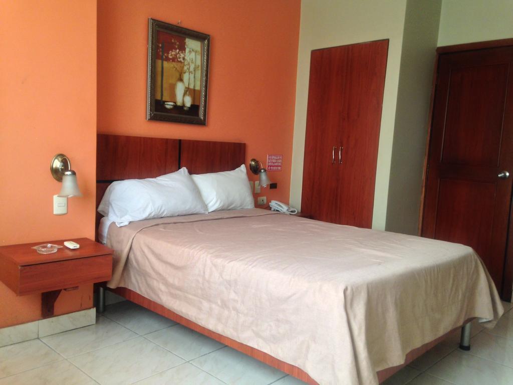 Tropical Inn Hotel Guayaquil Rum bild